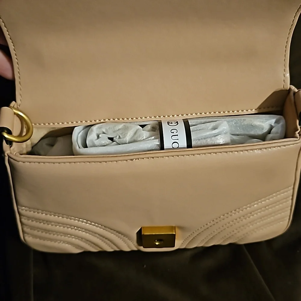 Gucci Handbag - Picture 4 of 8